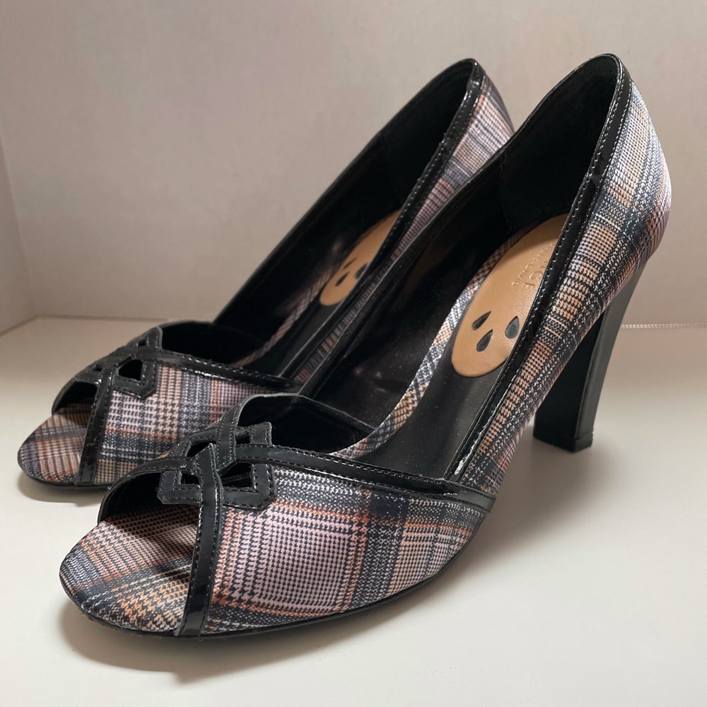 Exchange by Charles David, “Flair” Pumps/Heels, Black Plaid, 7.5M.